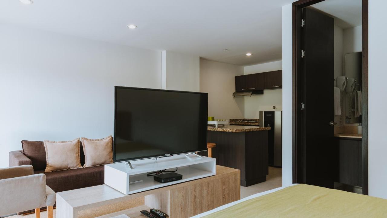 Travelers Rio Verde Living Suites ريونيغرو المظهر الخارجي الصورة