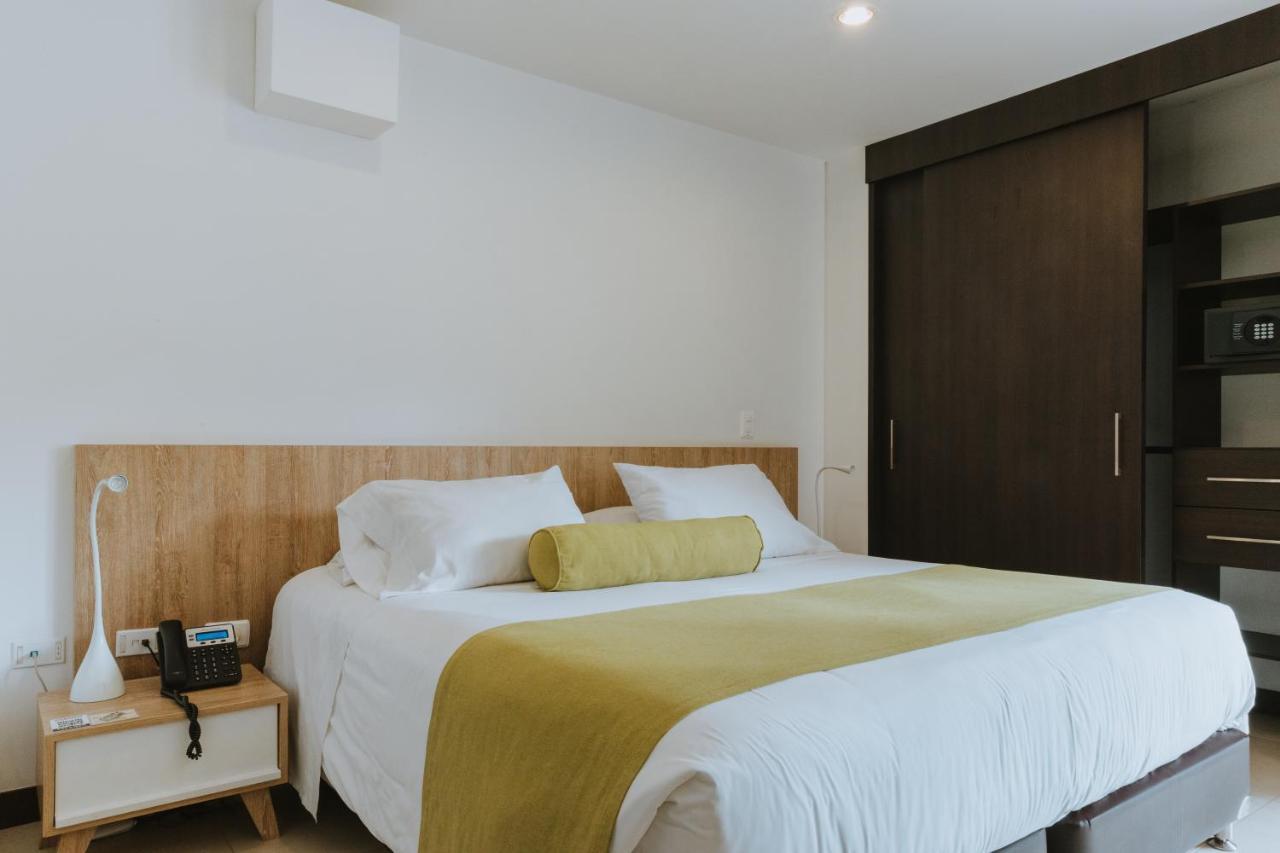 Travelers Rio Verde Living Suites ريونيغرو المظهر الخارجي الصورة