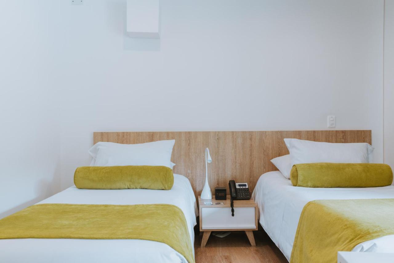 Travelers Rio Verde Living Suites ريونيغرو المظهر الخارجي الصورة