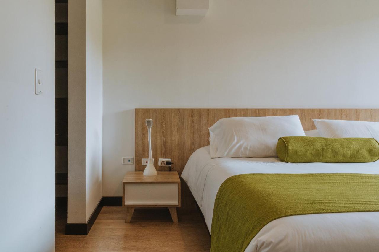Travelers Rio Verde Living Suites ريونيغرو المظهر الخارجي الصورة