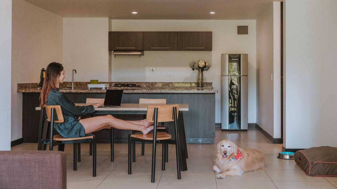 Travelers Rio Verde Living Suites ريونيغرو المظهر الخارجي الصورة