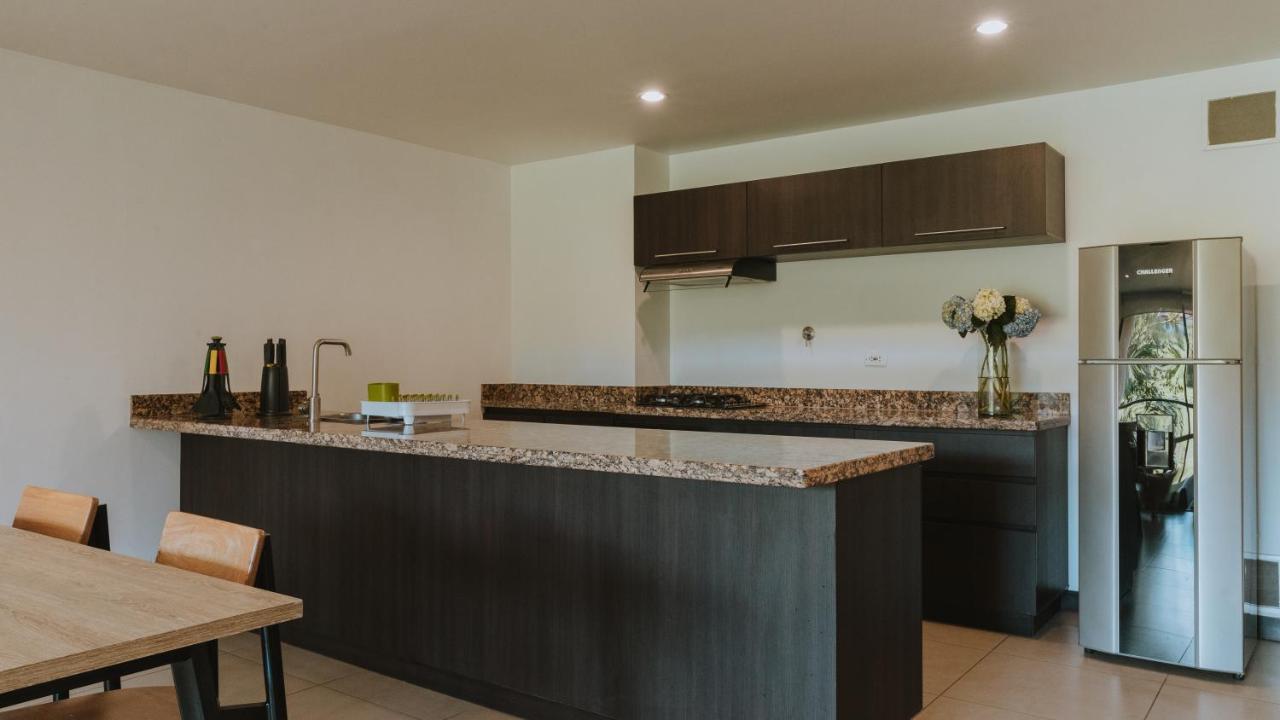 Travelers Rio Verde Living Suites ريونيغرو المظهر الخارجي الصورة