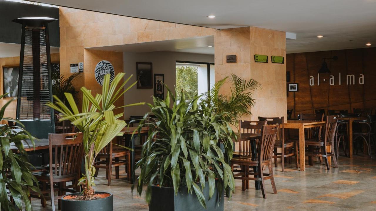 Travelers Rio Verde Living Suites ريونيغرو المظهر الخارجي الصورة